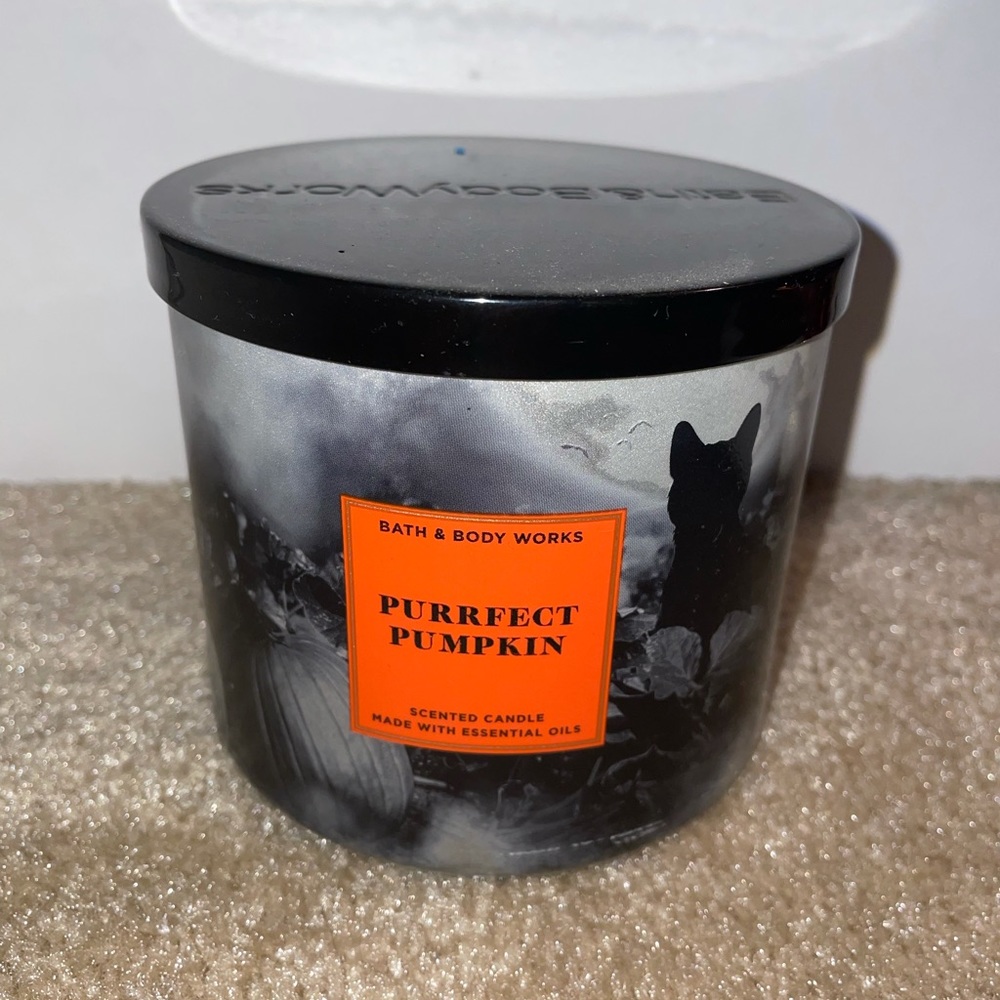 Purrect pumpkin candle